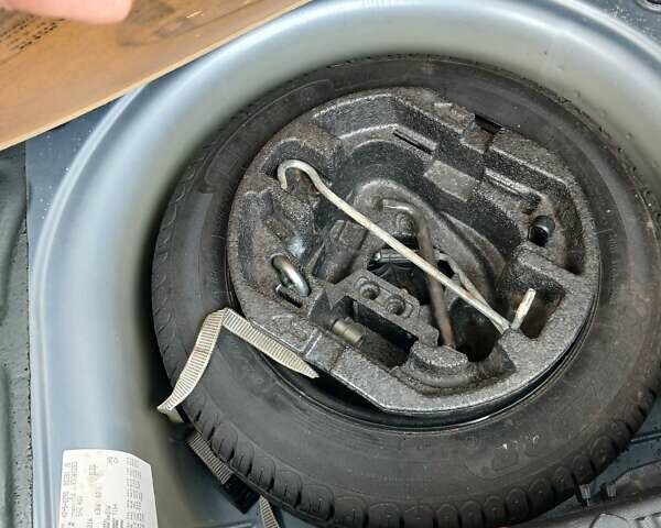 Синий Шкода Фабия, объемом двигателя 1.39 л и пробегом 176 тыс. км за 4200 $, фото 19 на Automoto.ua