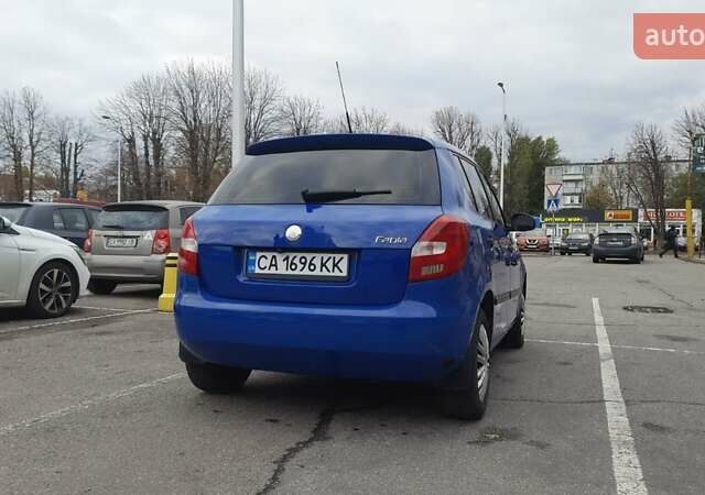 Синій Шкода Фабія, об'ємом двигуна 1.39 л та пробігом 196 тис. км за 4100 $, фото 2 на Automoto.ua