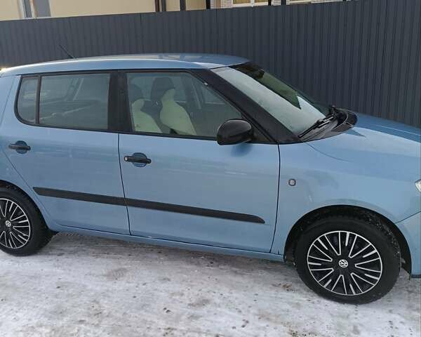 Синий Шкода Фабия, объемом двигателя 1.2 л и пробегом 160 тыс. км за 5500 $, фото 4 на Automoto.ua
