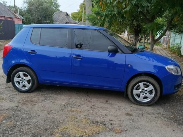 Синий Шкода Фабия, объемом двигателя 1.4 л и пробегом 220 тыс. км за 4900 $, фото 1 на Automoto.ua