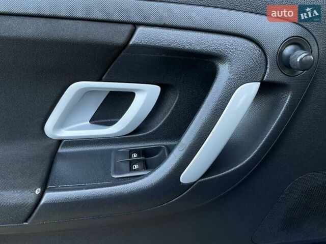 Синий Шкода Фабия, объемом двигателя 1.39 л и пробегом 200 тыс. км за 4699 $, фото 31 на Automoto.ua