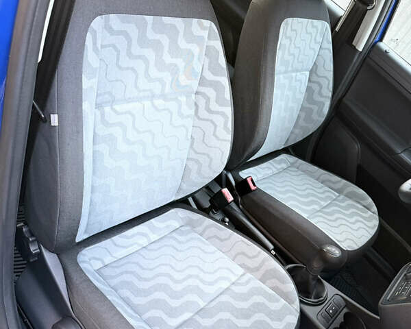 Синий Шкода Фабия, объемом двигателя 1.4 л и пробегом 236 тыс. км за 4900 $, фото 23 на Automoto.ua