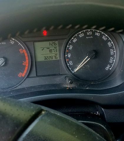 Синій Шкода Фабія, об'ємом двигуна 1.4 л та пробігом 322 тис. км за 3200 $, фото 1 на Automoto.ua