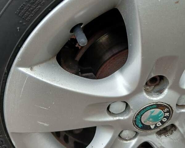 Синий Шкода Фабия, объемом двигателя 1.39 л и пробегом 176 тыс. км за 4200 $, фото 15 на Automoto.ua