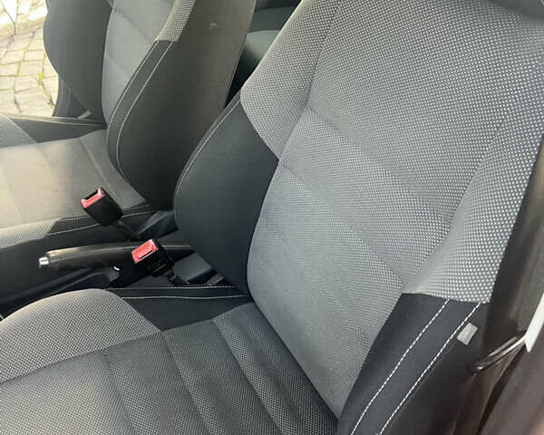 Синий Шкода Фабия, объемом двигателя 1.6 л и пробегом 160 тыс. км за 6799 $, фото 26 на Automoto.ua