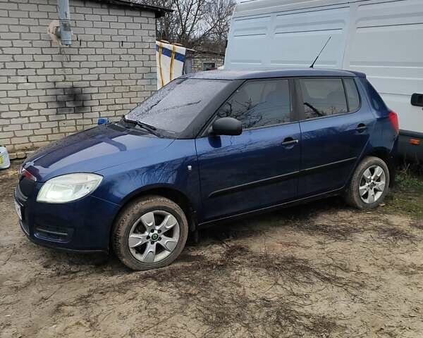 Синий Шкода Фабия, объемом двигателя 1.2 л и пробегом 138 тыс. км за 5200 $, фото 1 на Automoto.ua