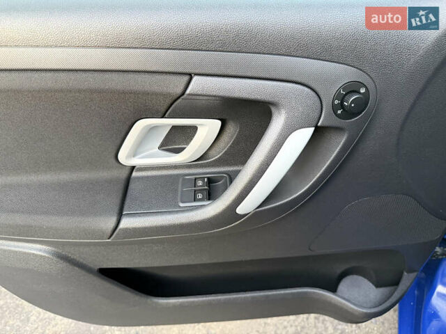 Синий Шкода Фабия, объемом двигателя 1.4 л и пробегом 236 тыс. км за 4900 $, фото 16 на Automoto.ua