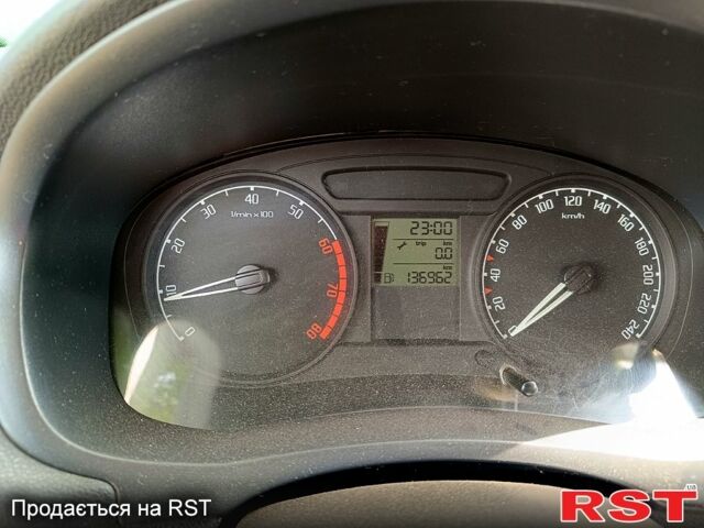 Синий Шкода Фабия, объемом двигателя 1.2 л и пробегом 136 тыс. км за 3900 $, фото 9 на Automoto.ua