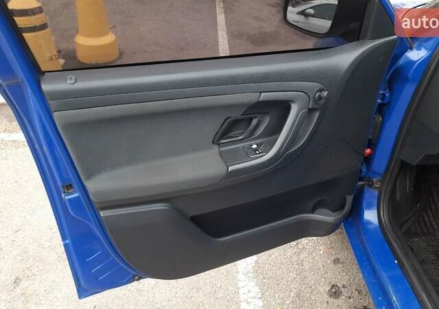 Синій Шкода Фабія, об'ємом двигуна 1.39 л та пробігом 196 тис. км за 4100 $, фото 5 на Automoto.ua