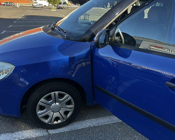 Синий Шкода Фабия, объемом двигателя 1.2 л и пробегом 239 тыс. км за 5500 $, фото 19 на Automoto.ua