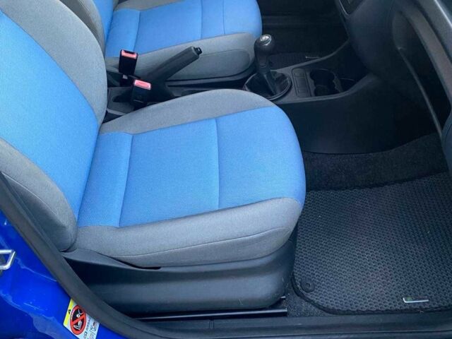 Синий Шкода Фабия, объемом двигателя 1.2 л и пробегом 83 тыс. км за 5300 $, фото 5 на Automoto.ua