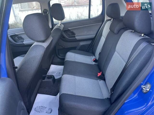 Синий Шкода Фабия, объемом двигателя 1.4 л и пробегом 195 тыс. км за 6900 $, фото 23 на Automoto.ua