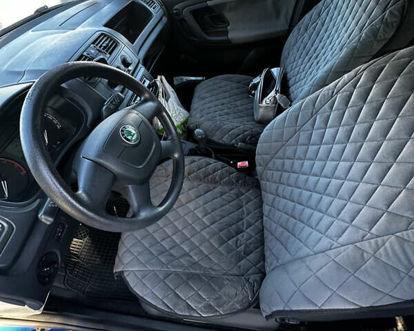 Синий Шкода Фабия, объемом двигателя 1.2 л и пробегом 239 тыс. км за 5500 $, фото 8 на Automoto.ua