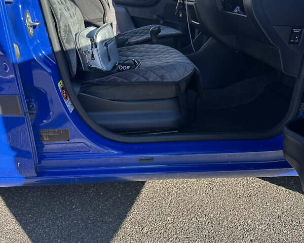 Синий Шкода Фабия, объемом двигателя 1.2 л и пробегом 239 тыс. км за 5500 $, фото 18 на Automoto.ua