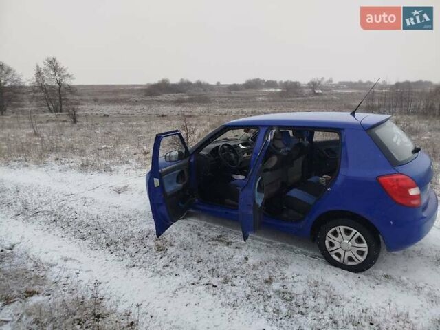 Синий Шкода Фабия, объемом двигателя 1.2 л и пробегом 220 тыс. км за 4500 $, фото 6 на Automoto.ua