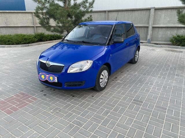 Синий Шкода Фабия, объемом двигателя 1.2 л и пробегом 83 тыс. км за 5300 $, фото 2 на Automoto.ua