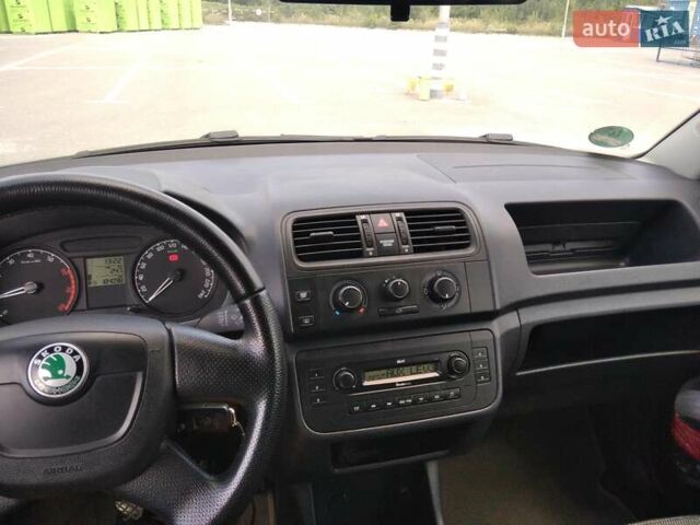 Синий Шкода Фабия, объемом двигателя 1.2 л и пробегом 184 тыс. км за 4500 $, фото 14 на Automoto.ua