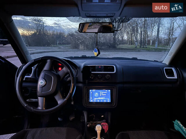 Синий Шкода Фабия, объемом двигателя 1.2 л и пробегом 220 тыс. км за 4900 $, фото 10 на Automoto.ua