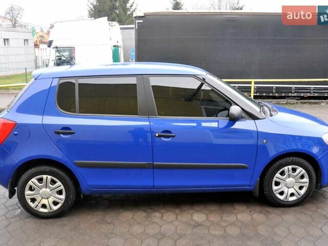 Синий Шкода Фабия, объемом двигателя 1.2 л и пробегом 206 тыс. км за 3999 $, фото 7 на Automoto.ua