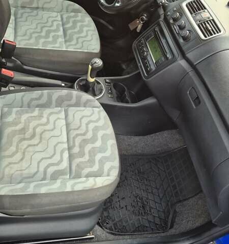 Синий Шкода Фабия, объемом двигателя 1.2 л и пробегом 226 тыс. км за 2699 $, фото 1 на Automoto.ua