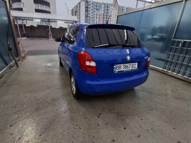 Синий Шкода Фабия, объемом двигателя 1.4 л и пробегом 405 тыс. км за 3250 $, фото 1 на Automoto.ua