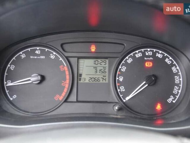 Синий Шкода Фабия, объемом двигателя 1.2 л и пробегом 206 тыс. км за 3999 $, фото 32 на Automoto.ua