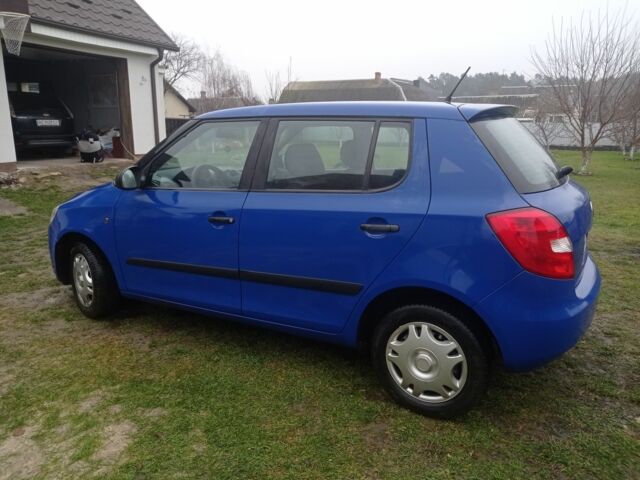 Синий Шкода Фабия, объемом двигателя 1.2 л и пробегом 214 тыс. км за 4500 $, фото 3 на Automoto.ua