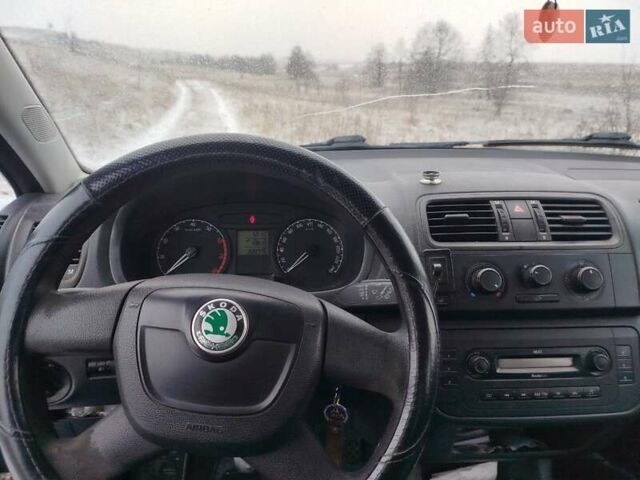 Синий Шкода Фабия, объемом двигателя 1.2 л и пробегом 220 тыс. км за 4500 $, фото 9 на Automoto.ua