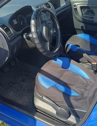 Синий Шкода Фабия, объемом двигателя 1.2 л и пробегом 377 тыс. км за 4200 $, фото 6 на Automoto.ua