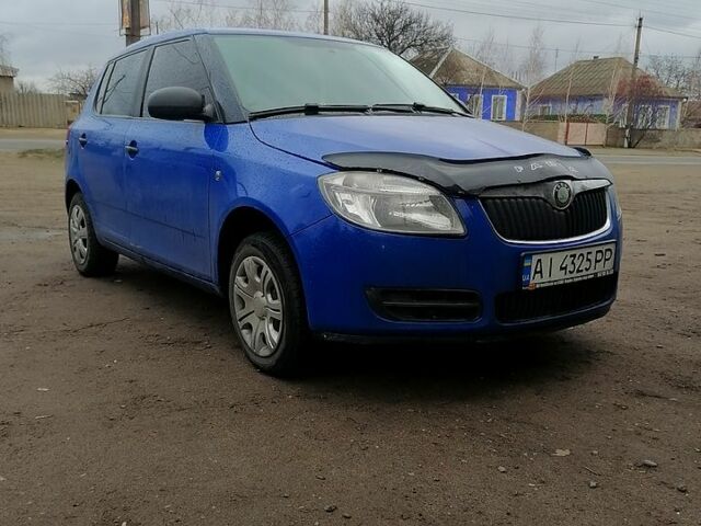 Синий Шкода Фабия, объемом двигателя 1.2 л и пробегом 111 тыс. км за 4200 $, фото 5 на Automoto.ua