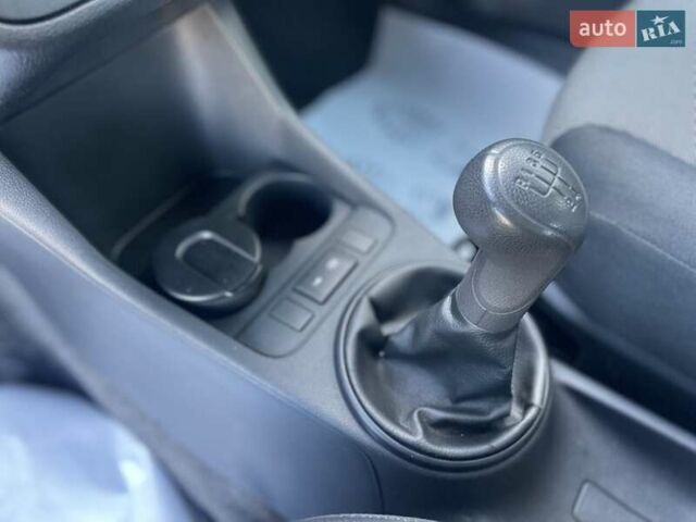 Синий Шкода Фабия, объемом двигателя 1.4 л и пробегом 195 тыс. км за 6900 $, фото 19 на Automoto.ua