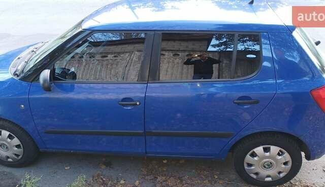 Синий Шкода Фабия, объемом двигателя 1.2 л и пробегом 377 тыс. км за 4200 $, фото 3 на Automoto.ua