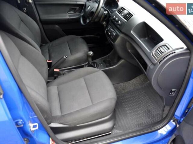 Синий Шкода Фабия, объемом двигателя 1.2 л и пробегом 206 тыс. км за 3999 $, фото 28 на Automoto.ua