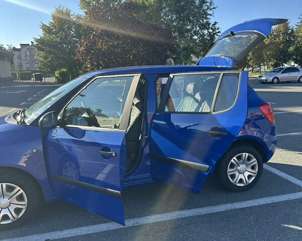 Синий Шкода Фабия, объемом двигателя 1.2 л и пробегом 239 тыс. км за 5500 $, фото 2 на Automoto.ua