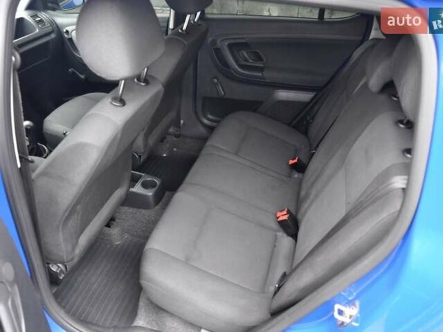 Синий Шкода Фабия, объемом двигателя 1.2 л и пробегом 206 тыс. км за 3999 $, фото 20 на Automoto.ua