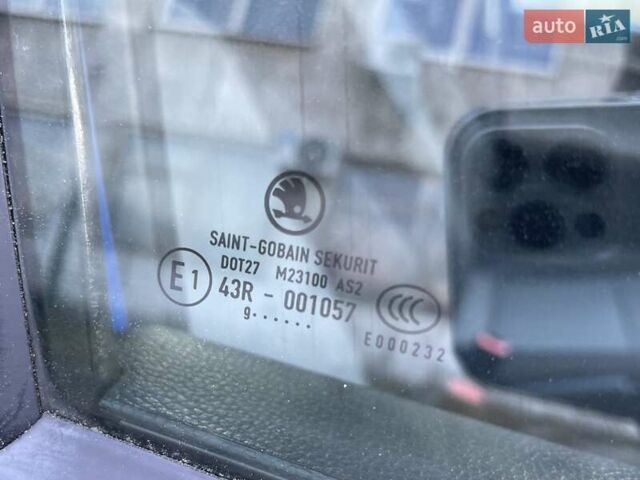 Синий Шкода Фабия, объемом двигателя 1.4 л и пробегом 195 тыс. км за 6900 $, фото 53 на Automoto.ua