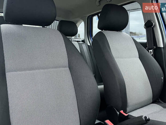 Синій Шкода Фабія, об'ємом двигуна 1.2 л та пробігом 189 тис. км за 5300 $, фото 21 на Automoto.ua
