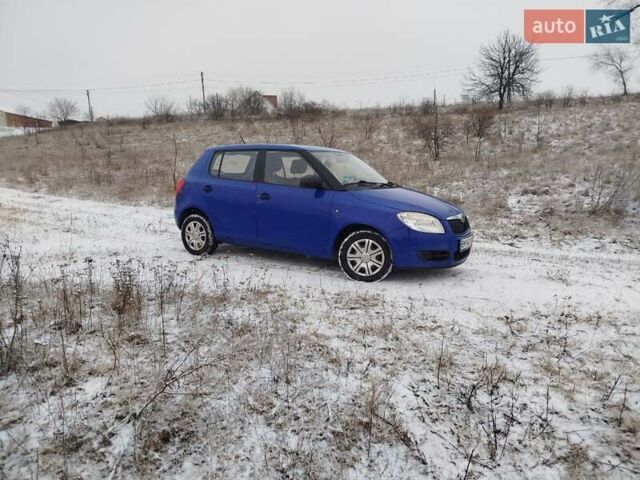 Синий Шкода Фабия, объемом двигателя 1.2 л и пробегом 220 тыс. км за 4500 $, фото 1 на Automoto.ua