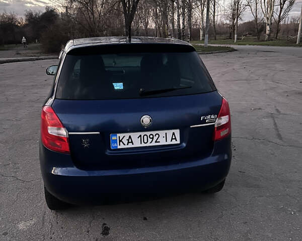 Синий Шкода Фабия, объемом двигателя 1.2 л и пробегом 220 тыс. км за 4900 $, фото 4 на Automoto.ua