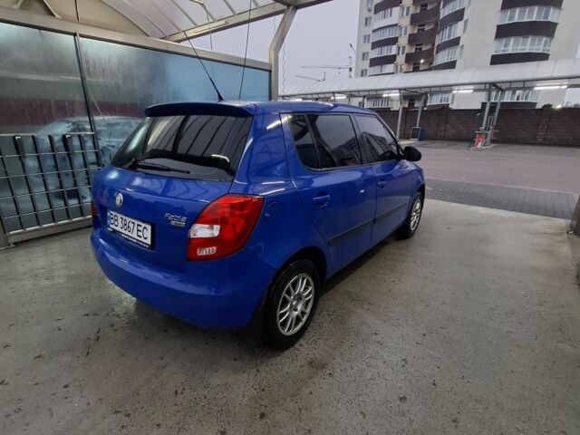 Синий Шкода Фабия, объемом двигателя 1.4 л и пробегом 405 тыс. км за 3250 $, фото 2 на Automoto.ua