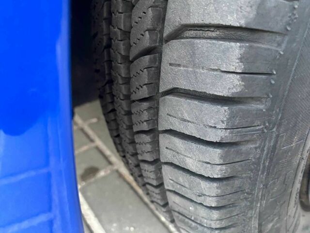 Синий Шкода Фабия, объемом двигателя 1.2 л и пробегом 83 тыс. км за 5300 $, фото 4 на Automoto.ua