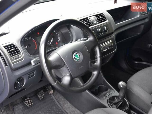 Синий Шкода Фабия, объемом двигателя 1.2 л и пробегом 206 тыс. км за 3999 $, фото 17 на Automoto.ua