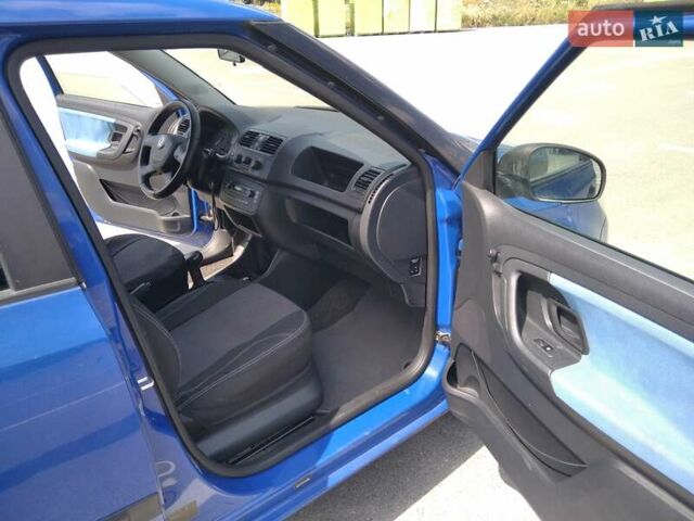 Синий Шкода Фабия, объемом двигателя 1.2 л и пробегом 184 тыс. км за 4500 $, фото 5 на Automoto.ua