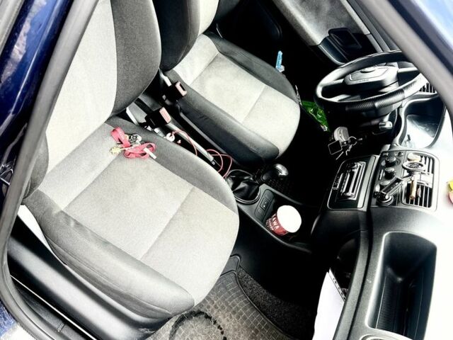 Синий Шкода Фабия, объемом двигателя 0 л и пробегом 170 тыс. км за 3330 $, фото 6 на Automoto.ua