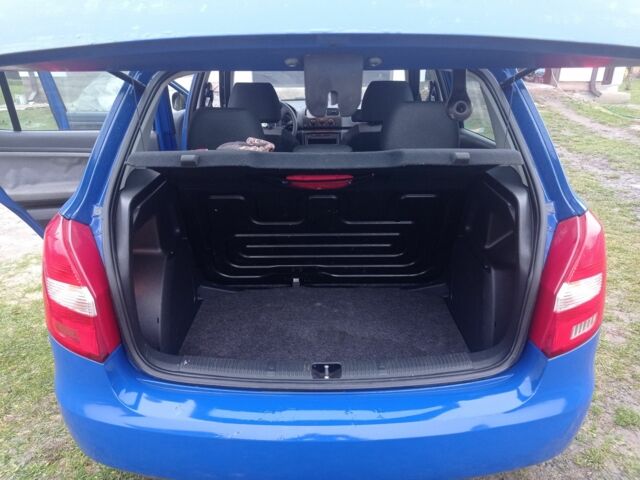 Синий Шкода Фабия, объемом двигателя 1.2 л и пробегом 214 тыс. км за 4500 $, фото 7 на Automoto.ua