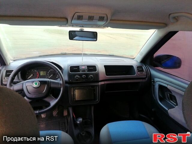Синий Шкода Фабия, объемом двигателя 1.2 л и пробегом 111 тыс. км за 4200 $, фото 3 на Automoto.ua