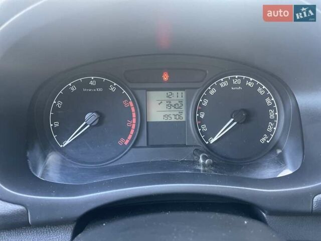 Синий Шкода Фабия, объемом двигателя 1.4 л и пробегом 195 тыс. км за 6900 $, фото 12 на Automoto.ua