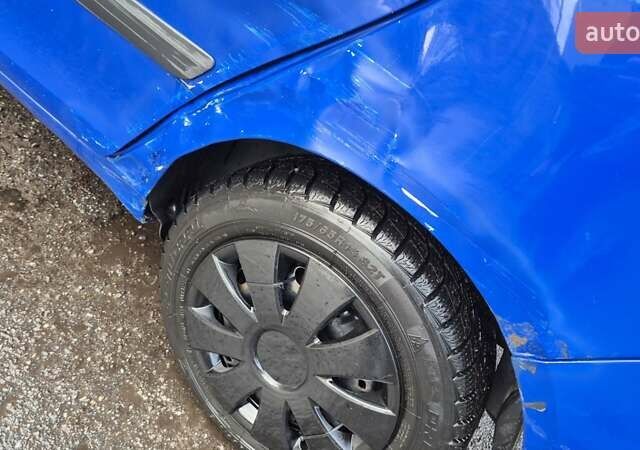 Синий Шкода Фабия, объемом двигателя 1.2 л и пробегом 226 тыс. км за 2699 $, фото 2 на Automoto.ua