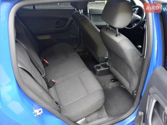 Синий Шкода Фабия, объемом двигателя 1.2 л и пробегом 206 тыс. км за 3999 $, фото 24 на Automoto.ua