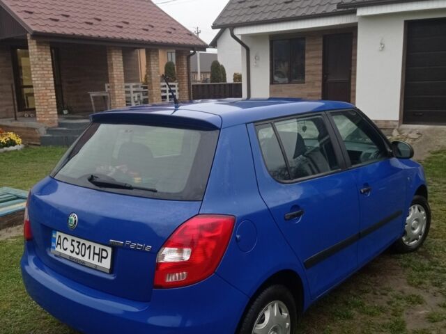 Синий Шкода Фабия, объемом двигателя 1.2 л и пробегом 214 тыс. км за 4500 $, фото 2 на Automoto.ua